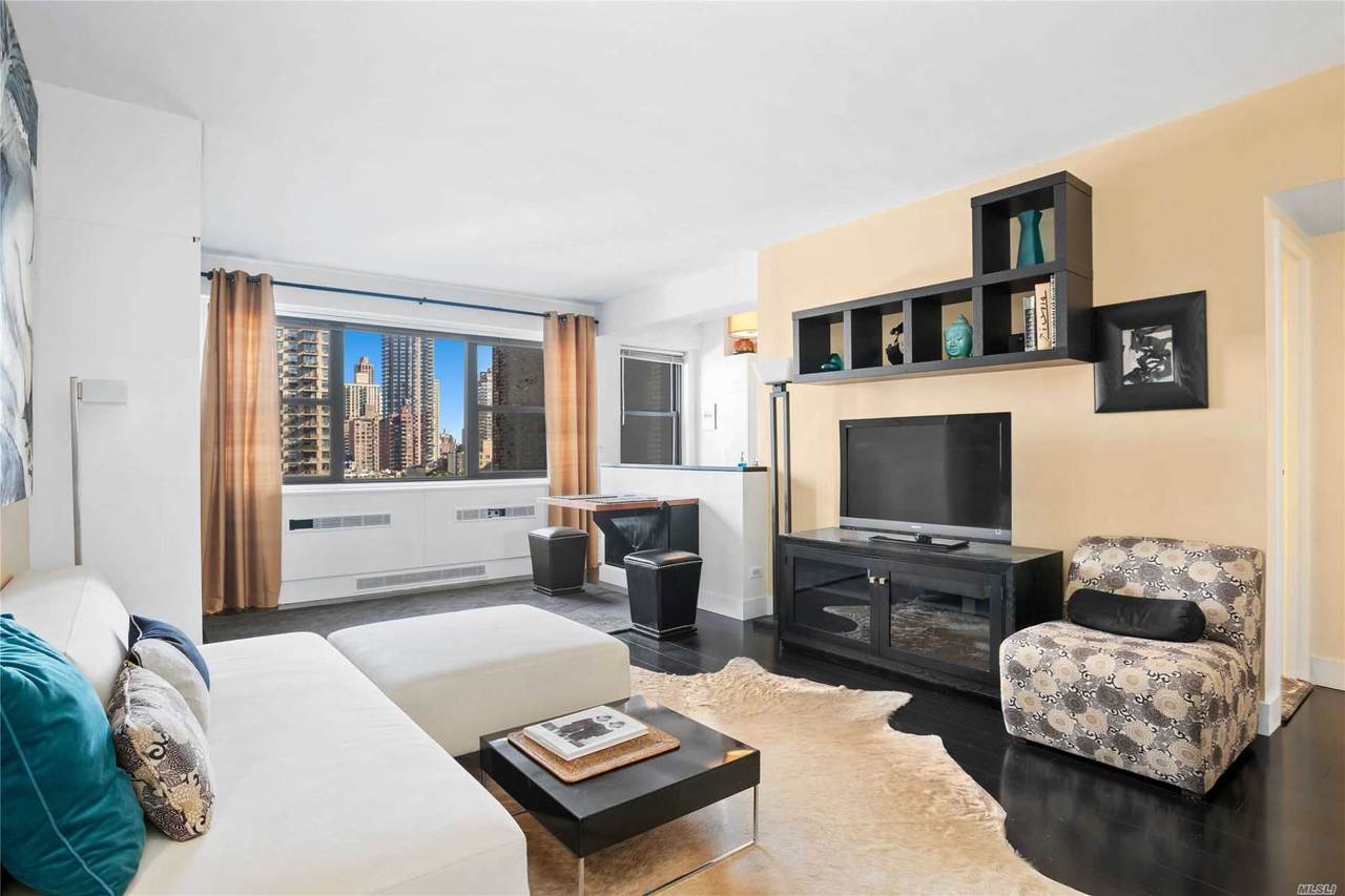 305 72nd Street - Photo 1