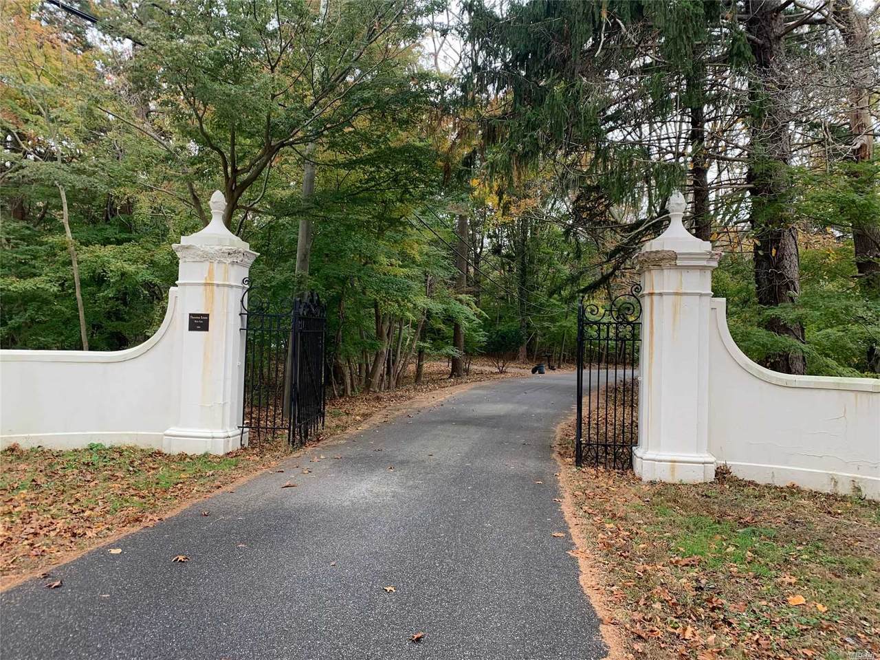Gate Road - Photo 1