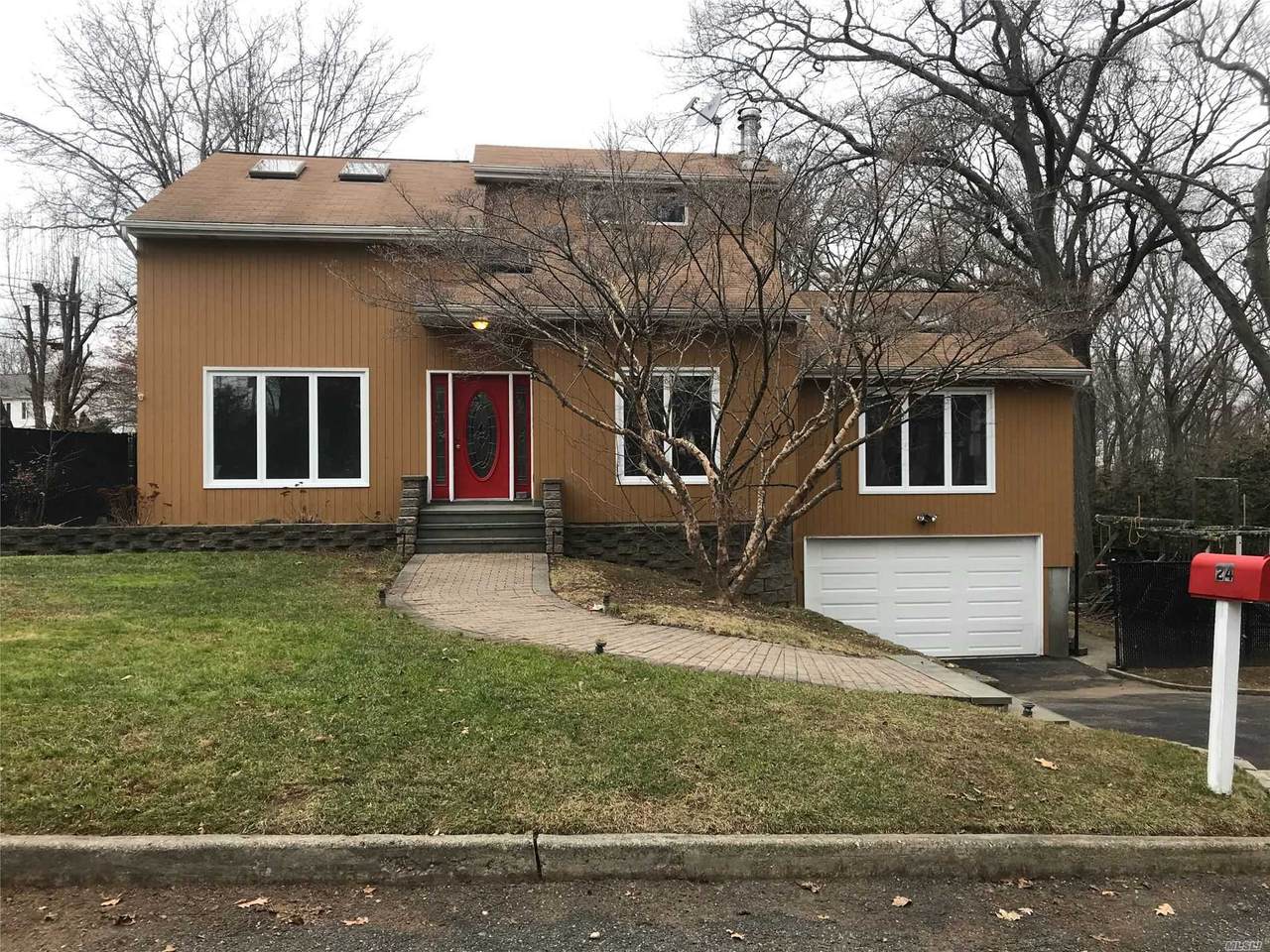 24 Bartlett Pl - Photo 1