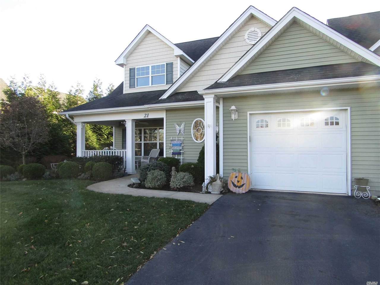 21 Warwick Row - Photo 1