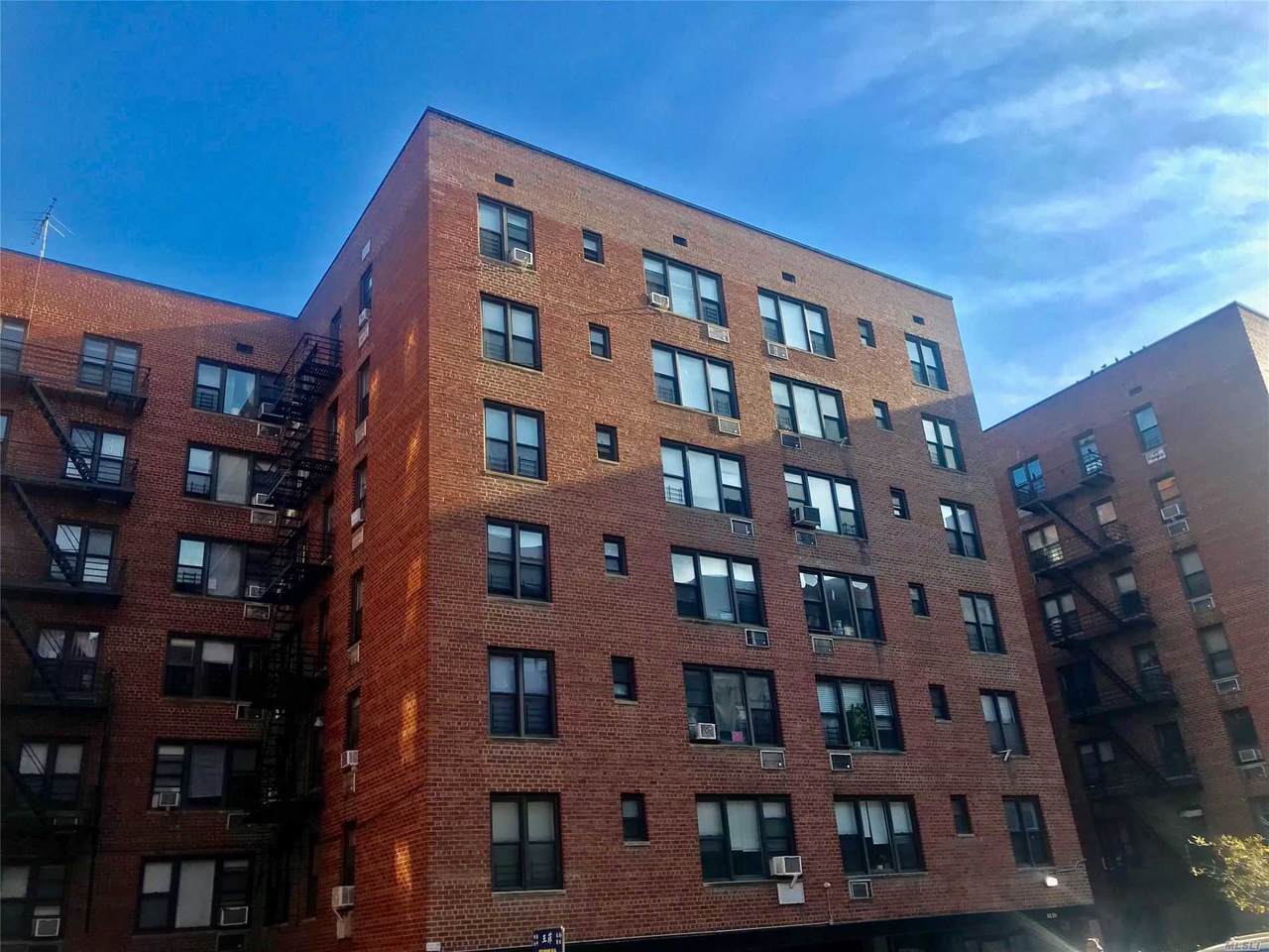 83-30 Vietor Avenue - Photo 1