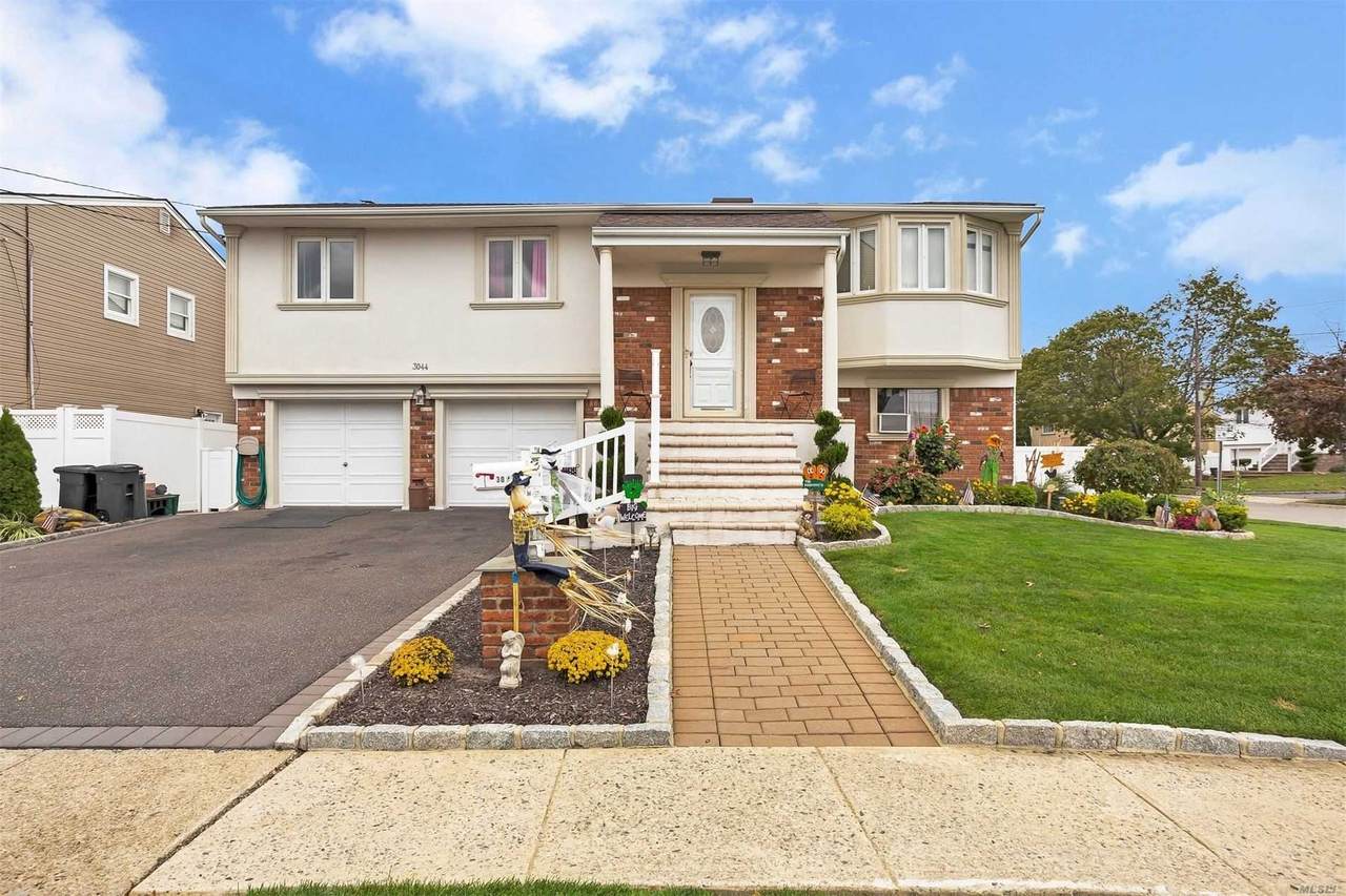 3044 Seaview Lane - Photo 1