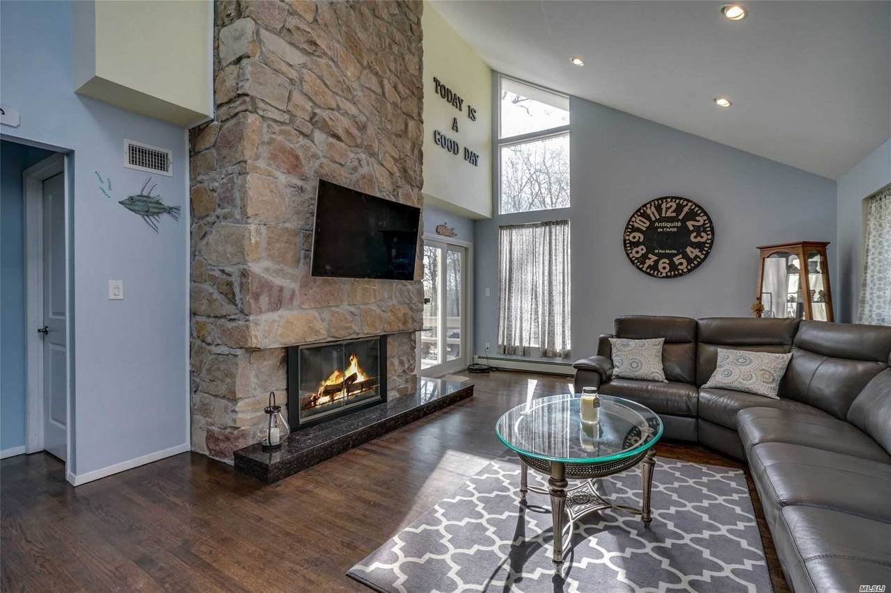 4 Cardinal Lane - Photo 1