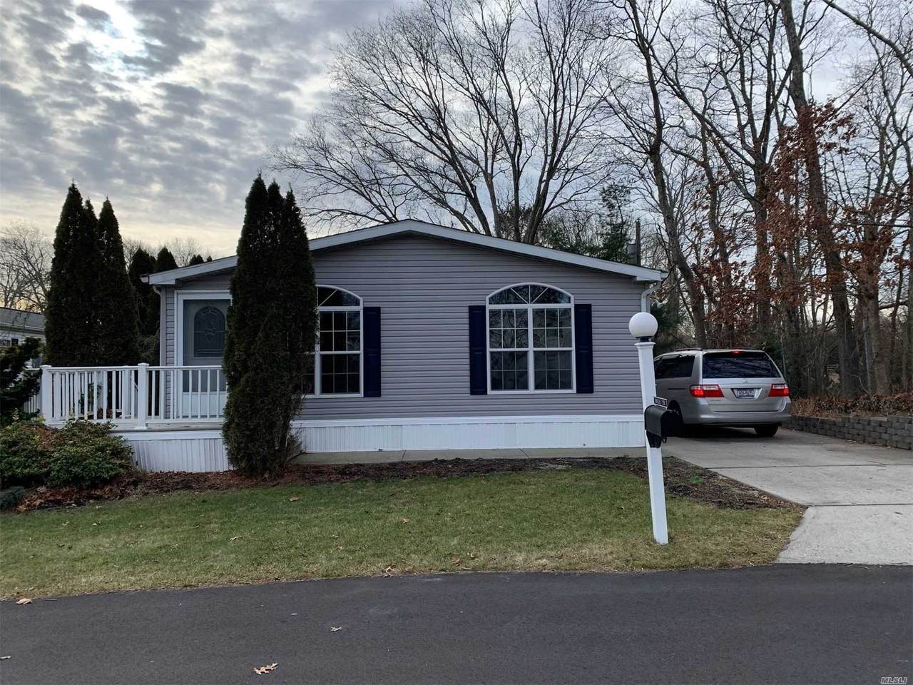 1661-356 Old Country Road - Photo 1
