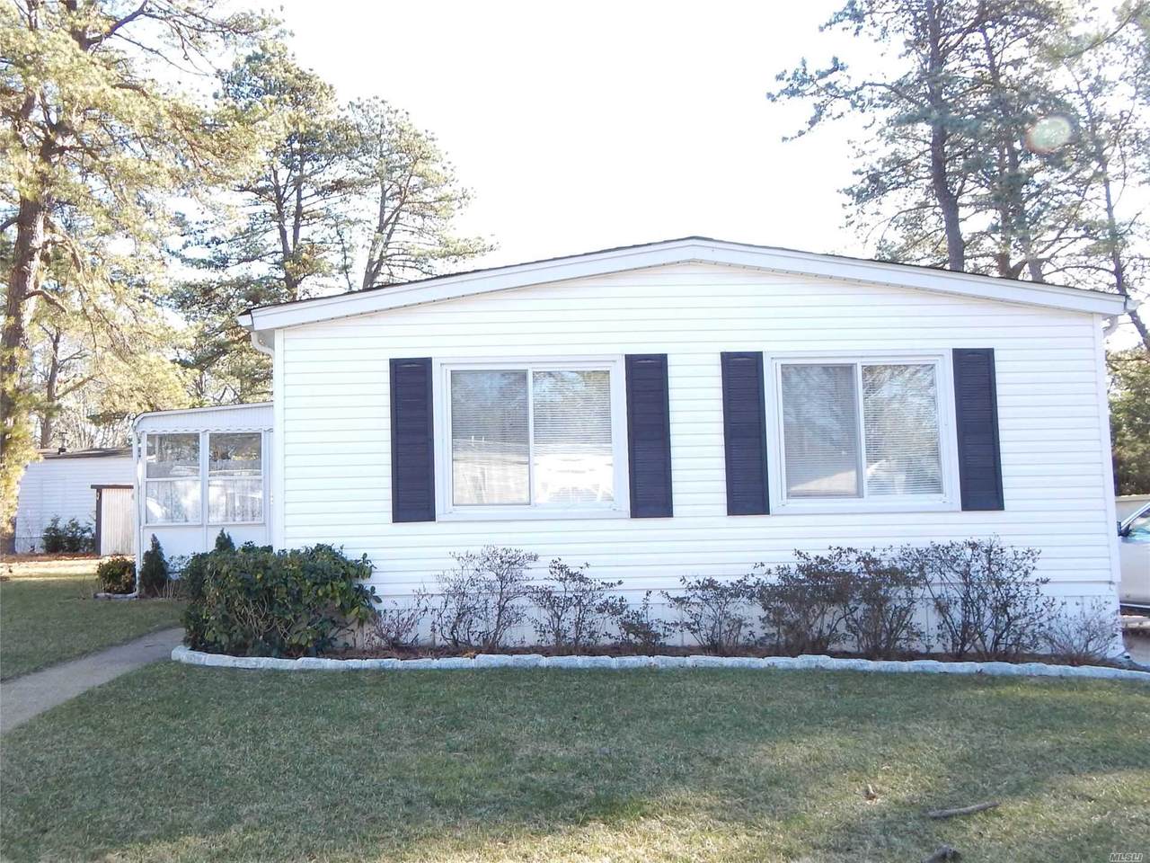 525-223 Riverleigh Avenue - Photo 1