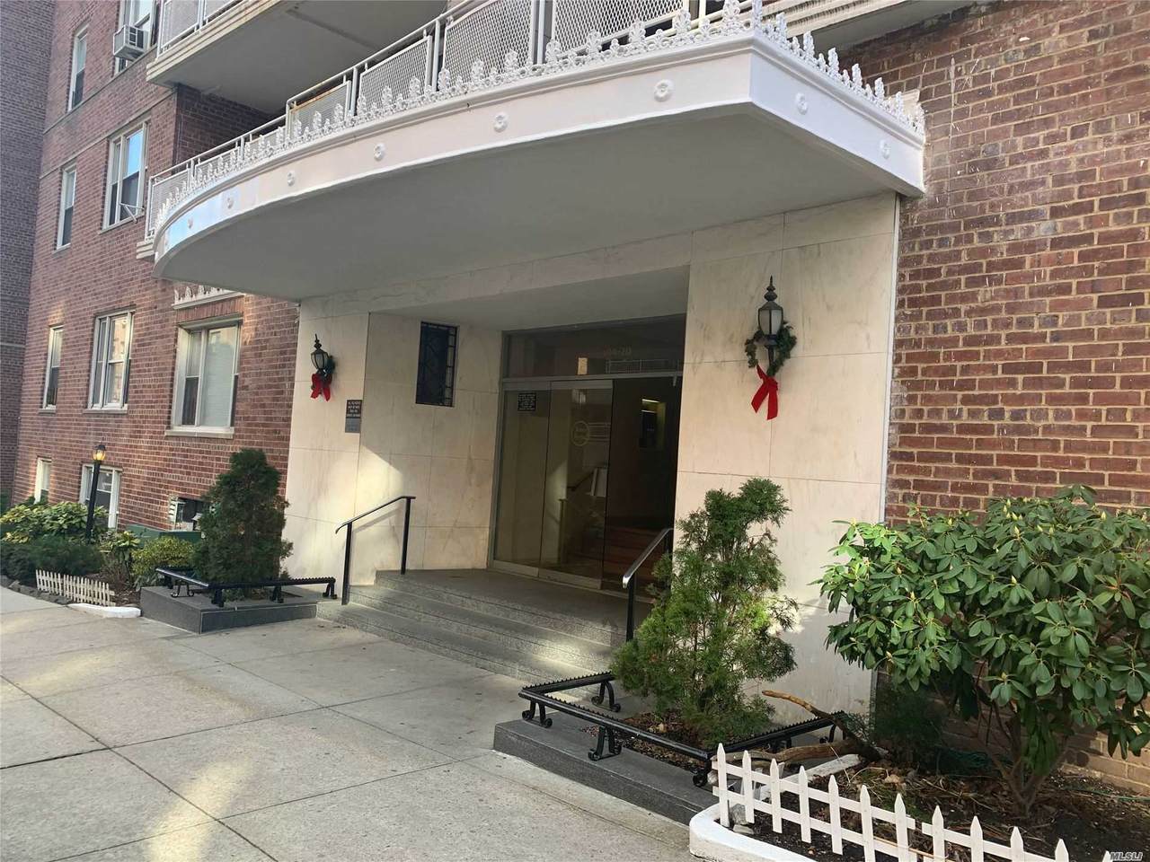 104-20 68 Drive - Photo 1