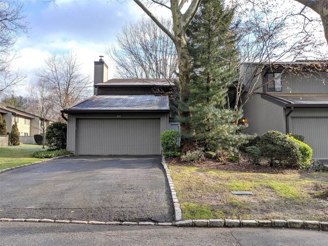 54 Meadowood Drive - Photo 1