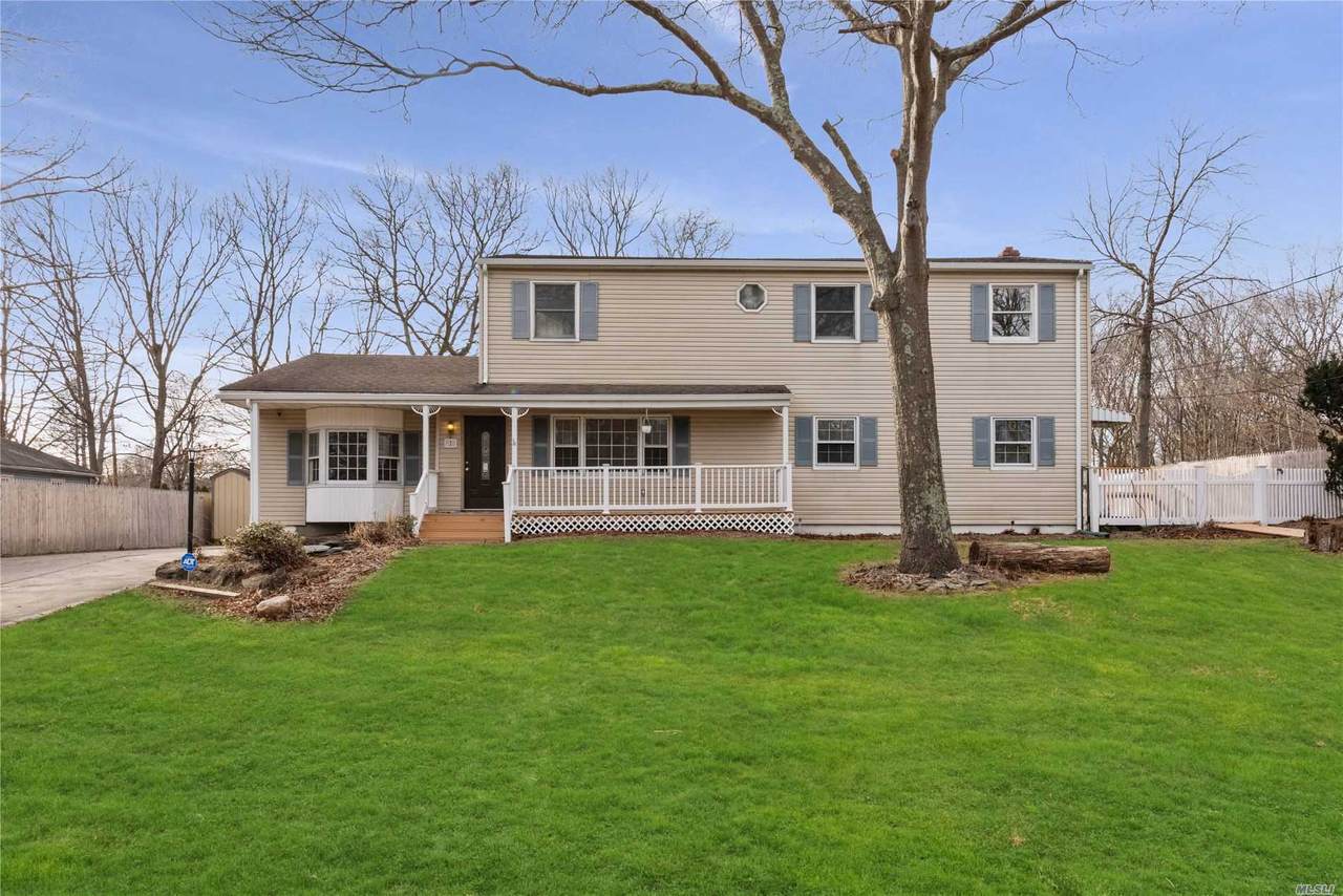 2 Danbury Avenue - Photo 1