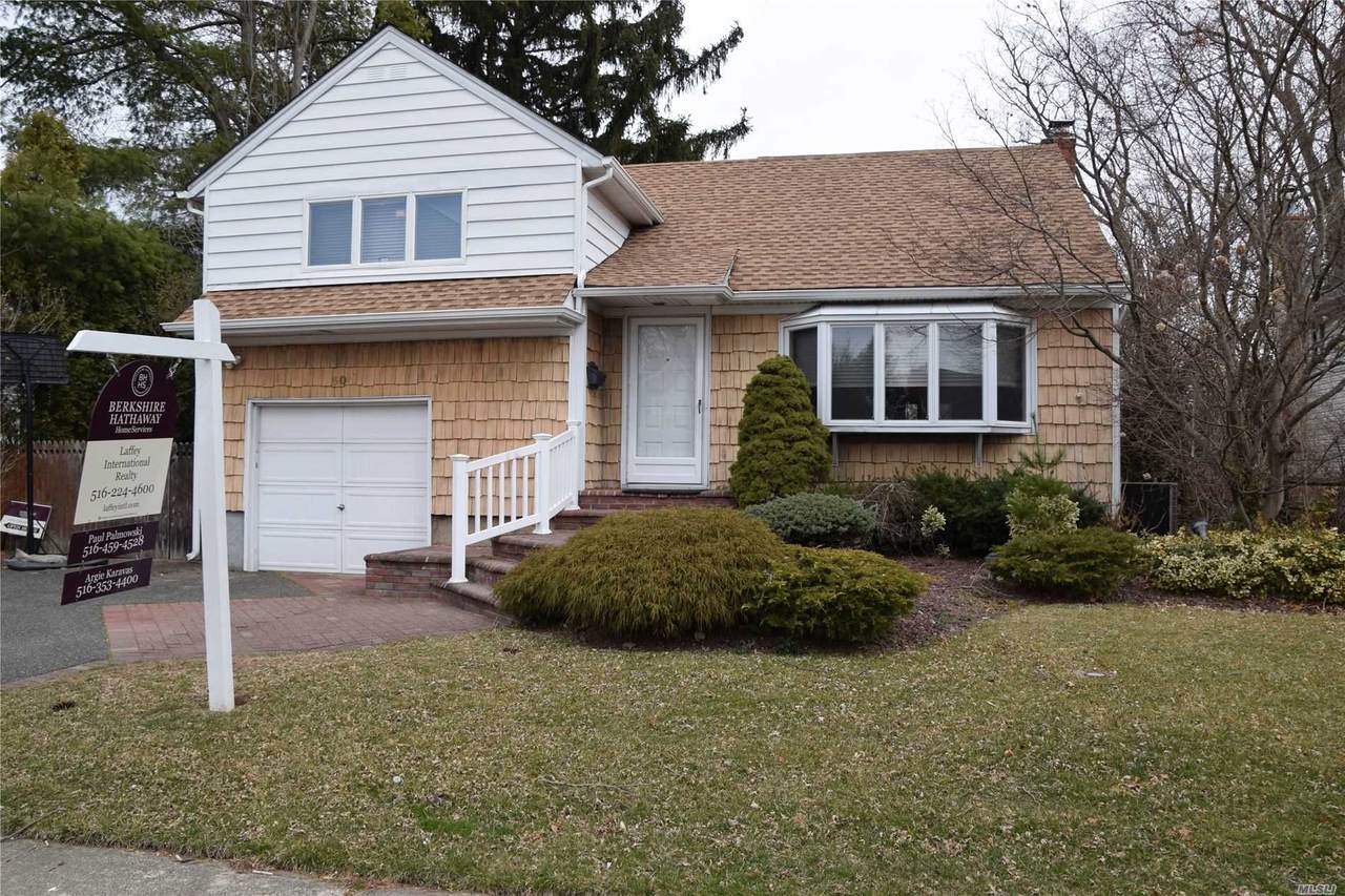 30 Marilyn Boulevard - Photo 1
