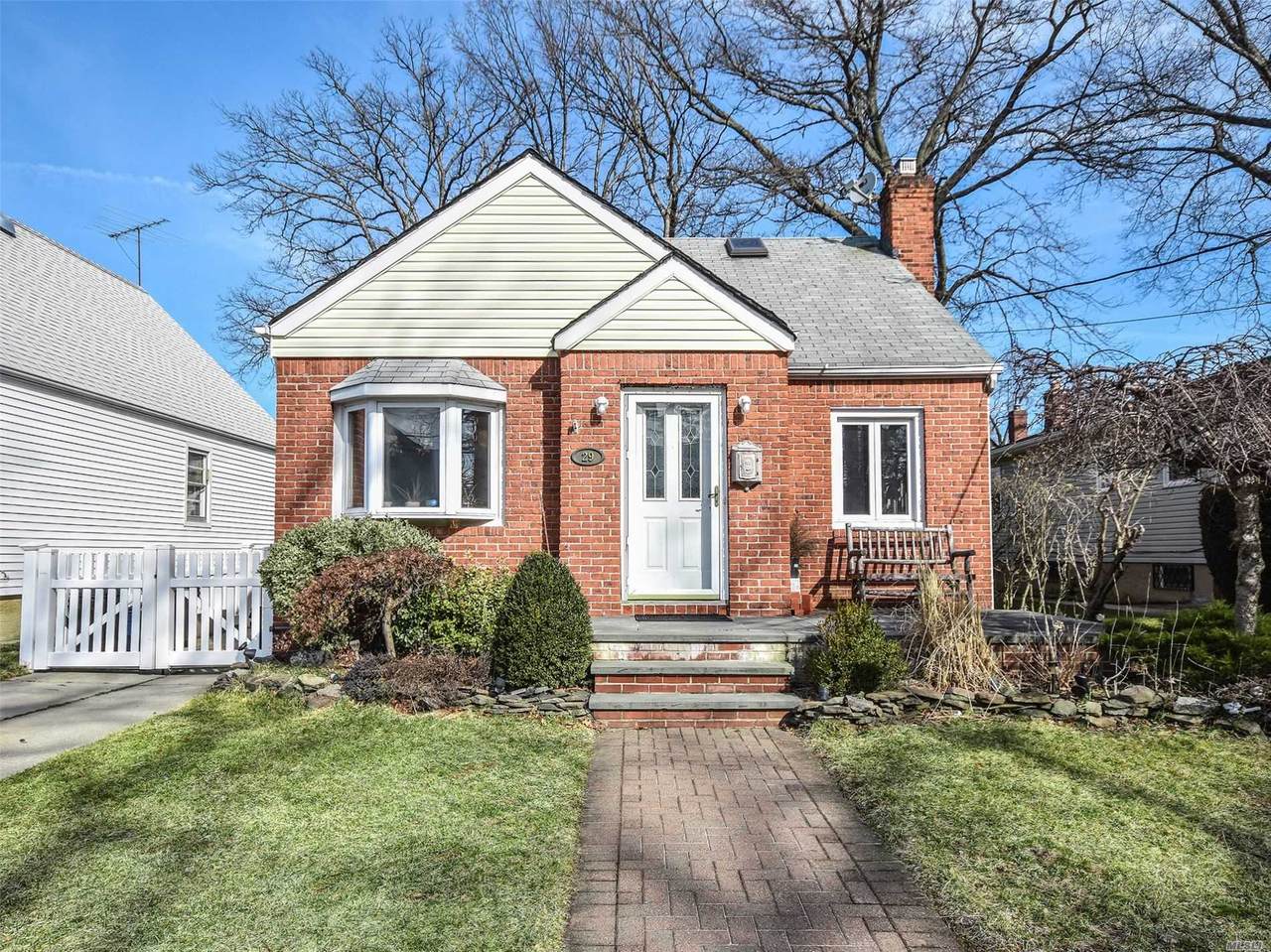 29 Corwin Avenue - Photo 1