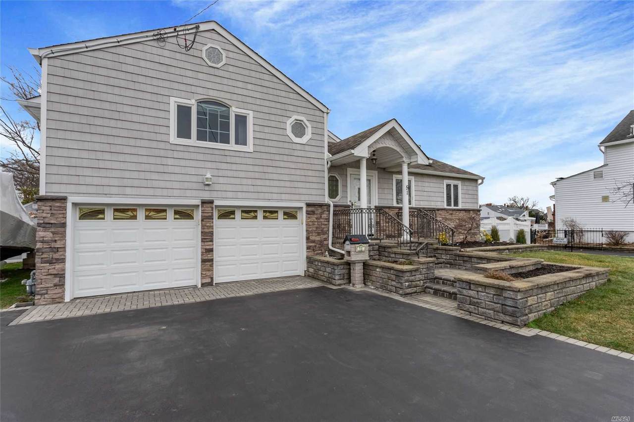 51 Mowbray Avenue - Photo 1