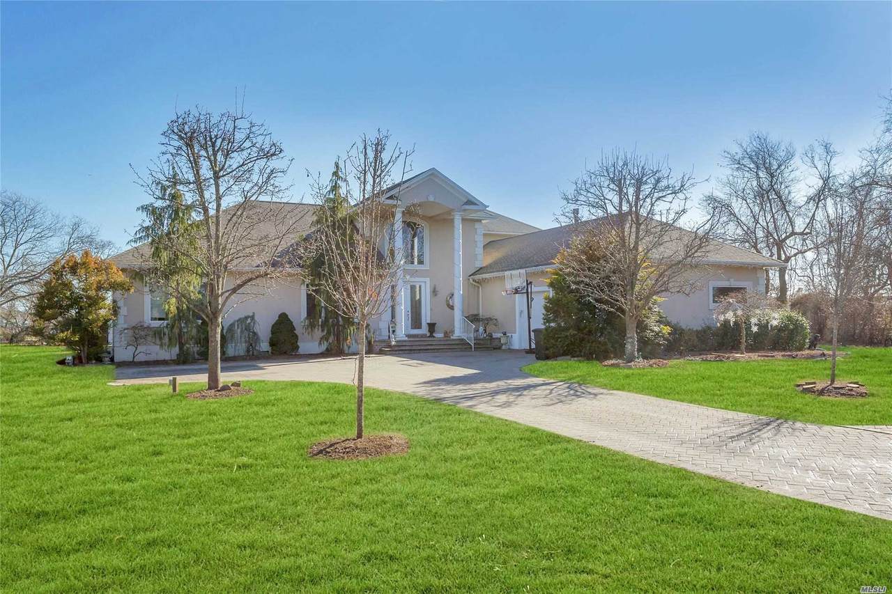 99 Saxon Avenue - Photo 1