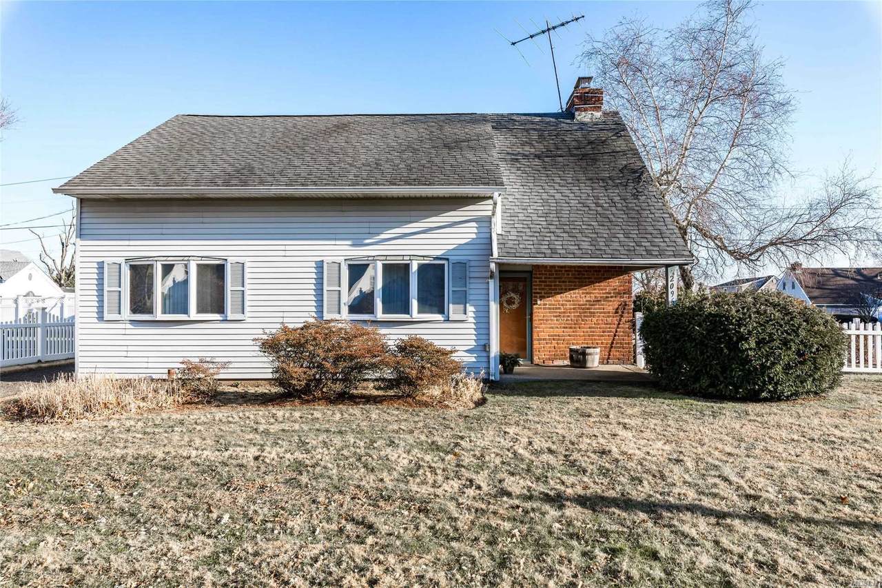 2096 Randall Avenue - Photo 1