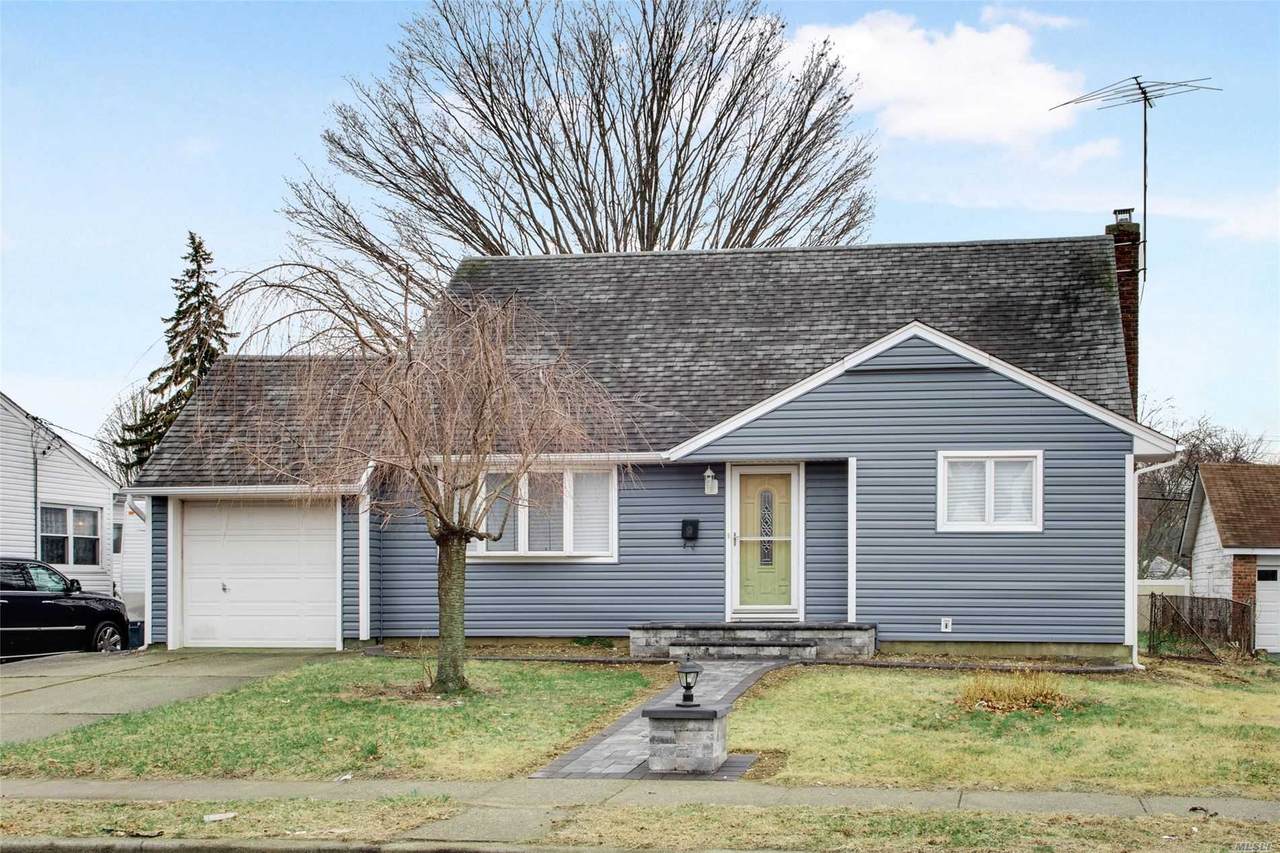 9 Roxbury Road - Photo 1