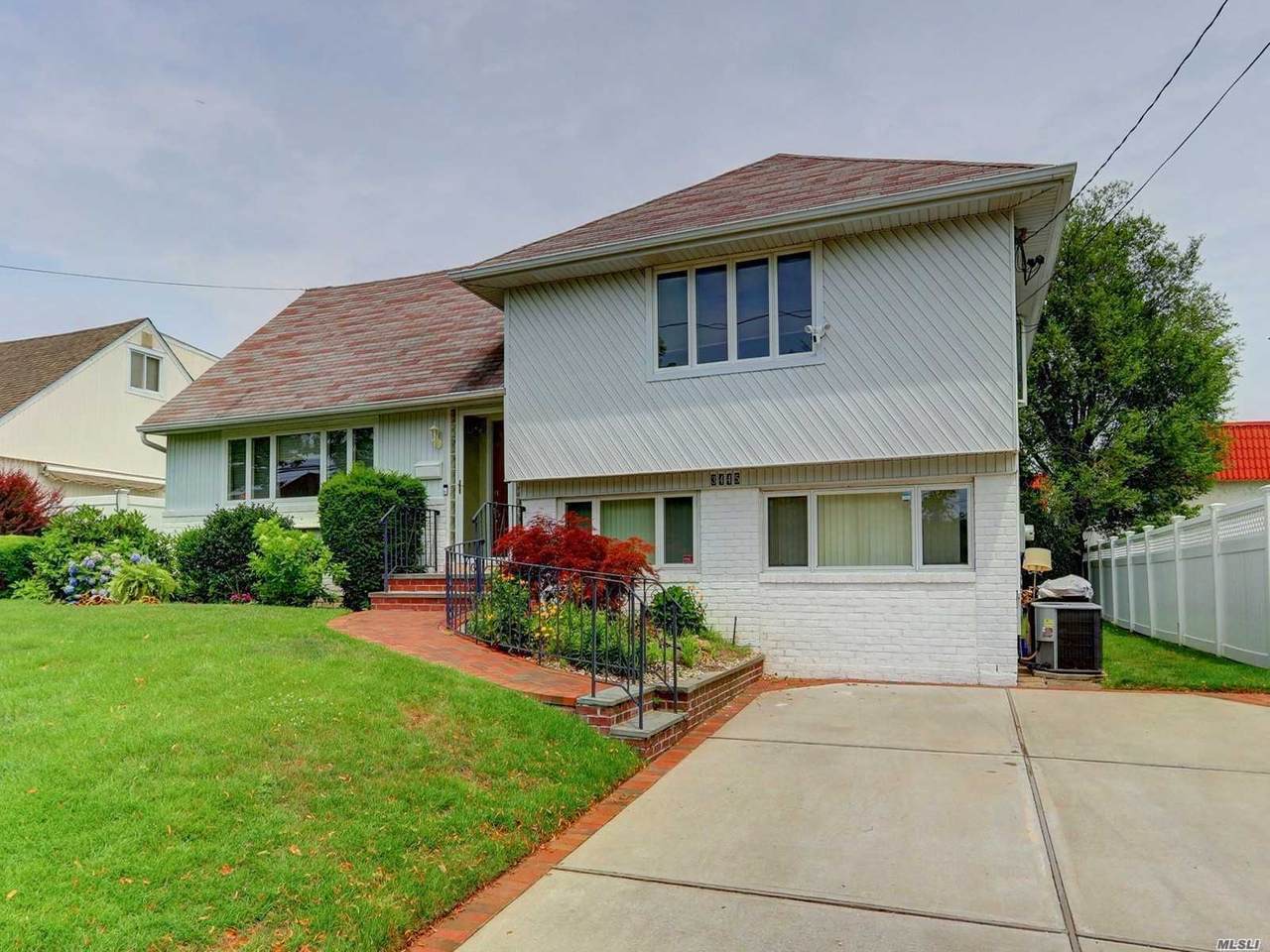 3445 Lawrence Avenue - Photo 1