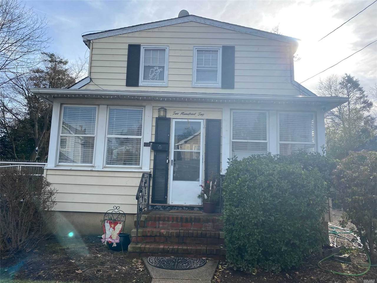202 Winthrop Avenue - Photo 1