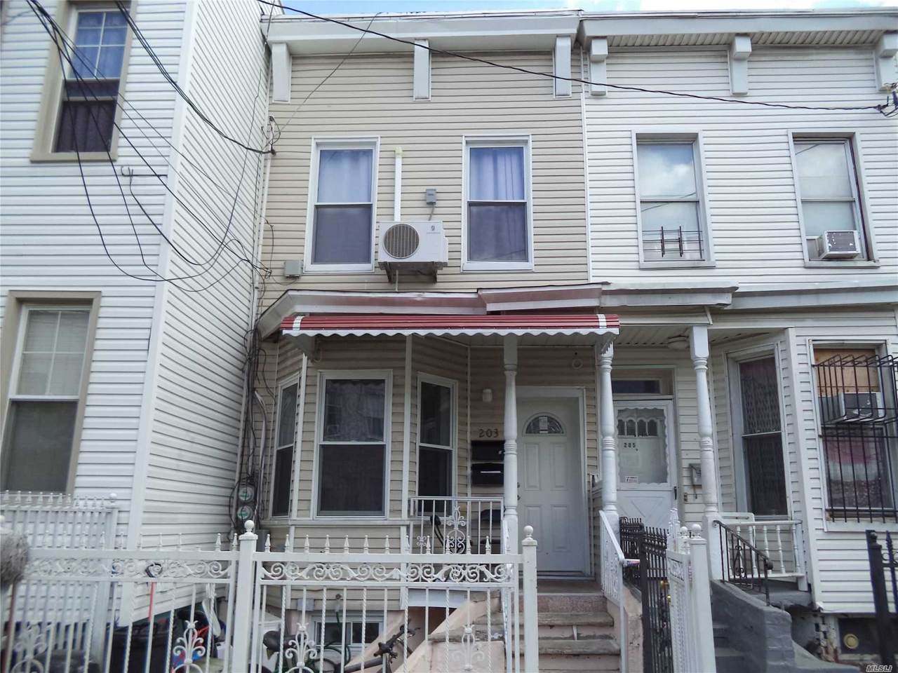 203 Hale - Photo 1