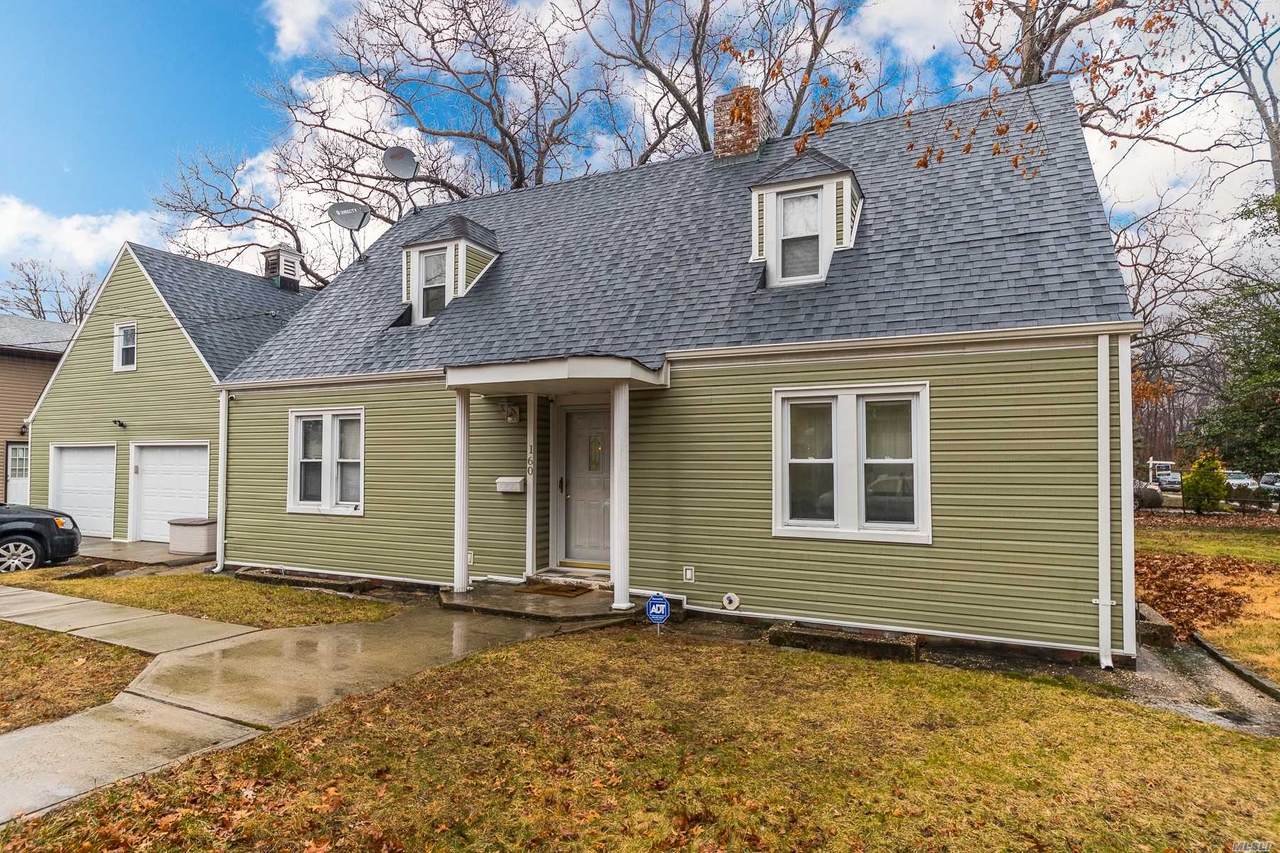 160 Nassau Parkway - Photo 1
