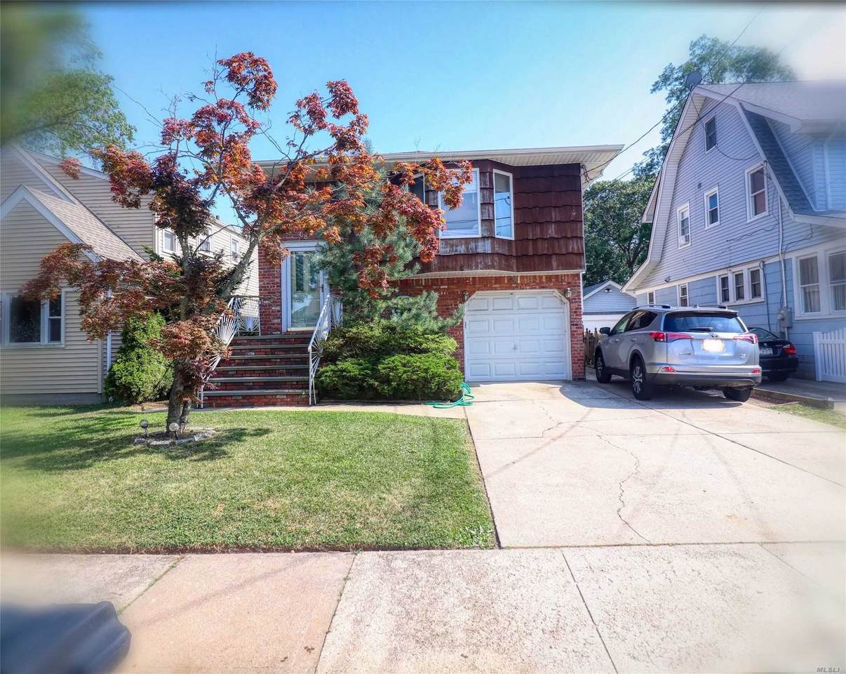 68 Lawrence Ave - Photo 1