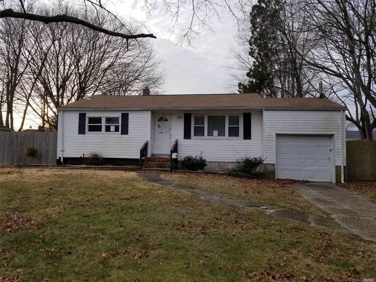 824 Narragansett Avenue - Photo 1