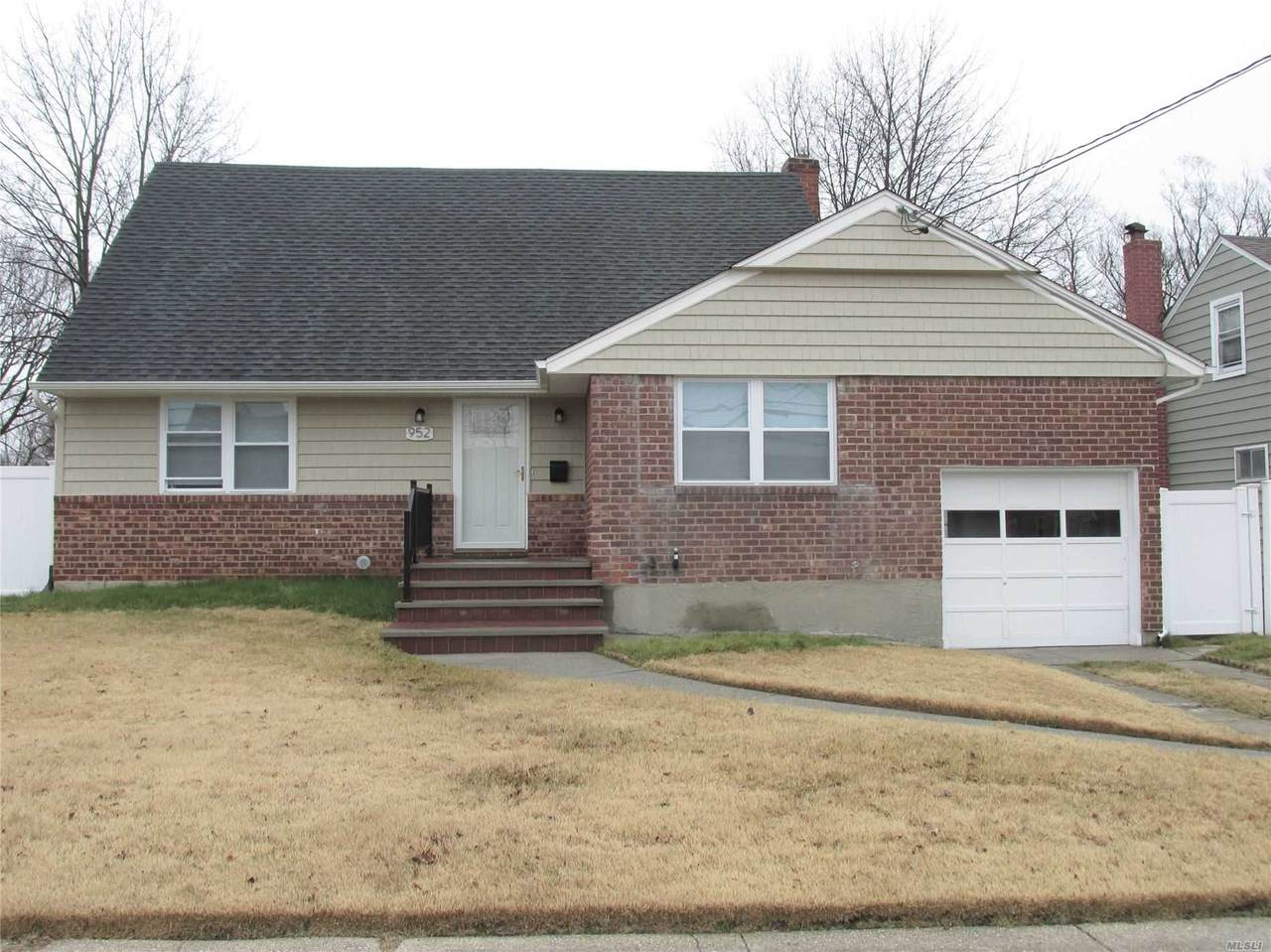 952 Grand Boulevard - Photo 1