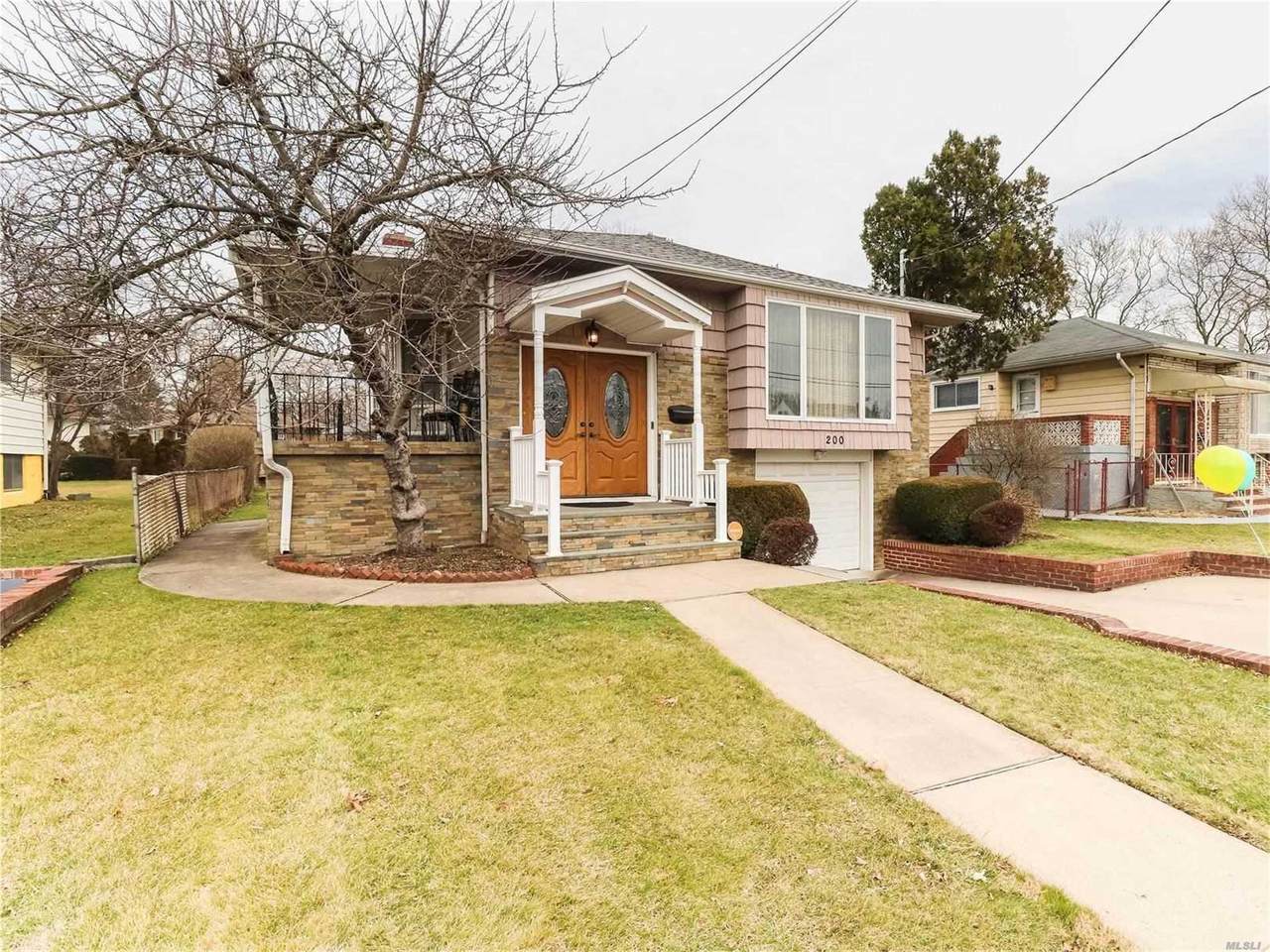 200 Nassau Boulevard - Photo 1