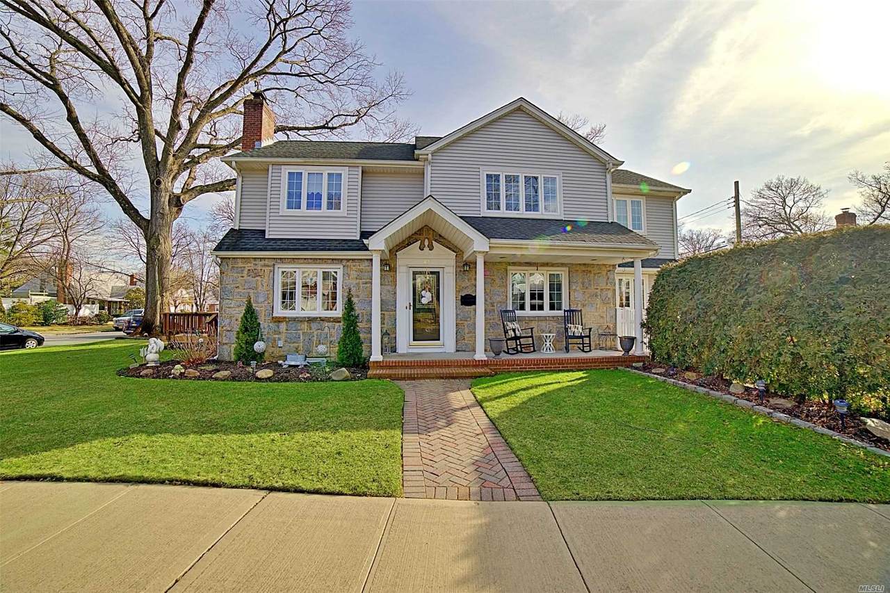 10 Magnolia Drive - Photo 1
