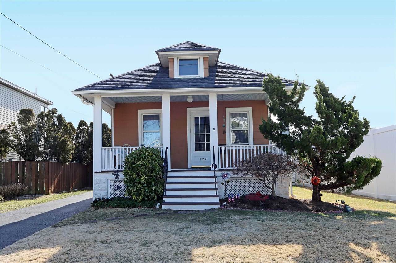 2722 Clarendon Avenue - Photo 1
