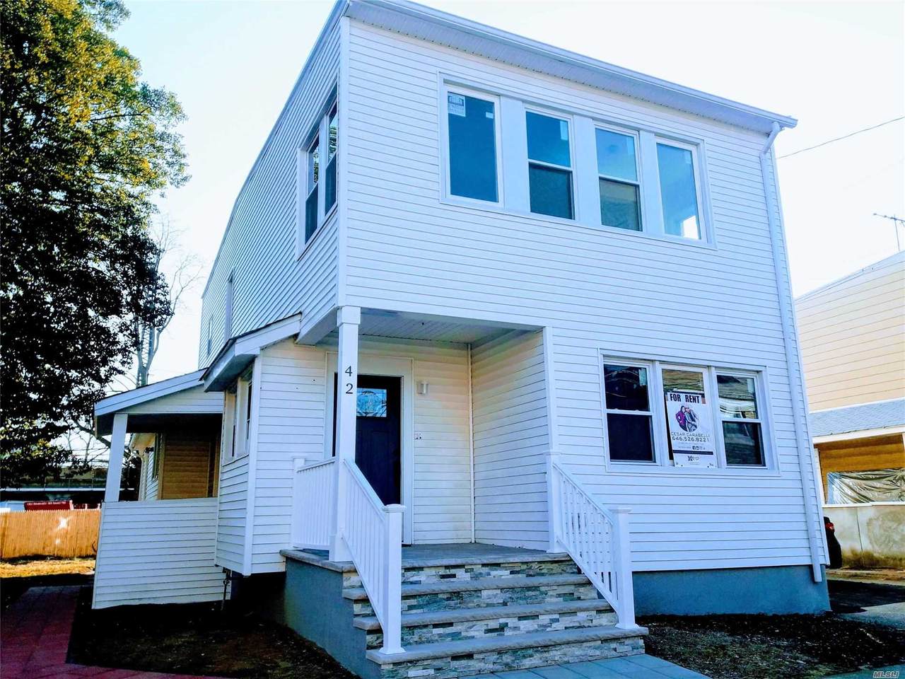 42 Hawthorne Avenue - Photo 1