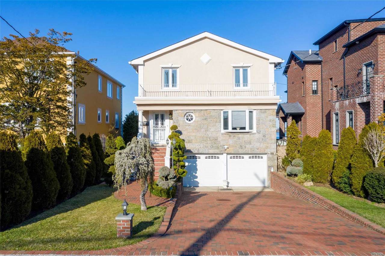 149-57 Powells Cove Boulevard - Photo 1
