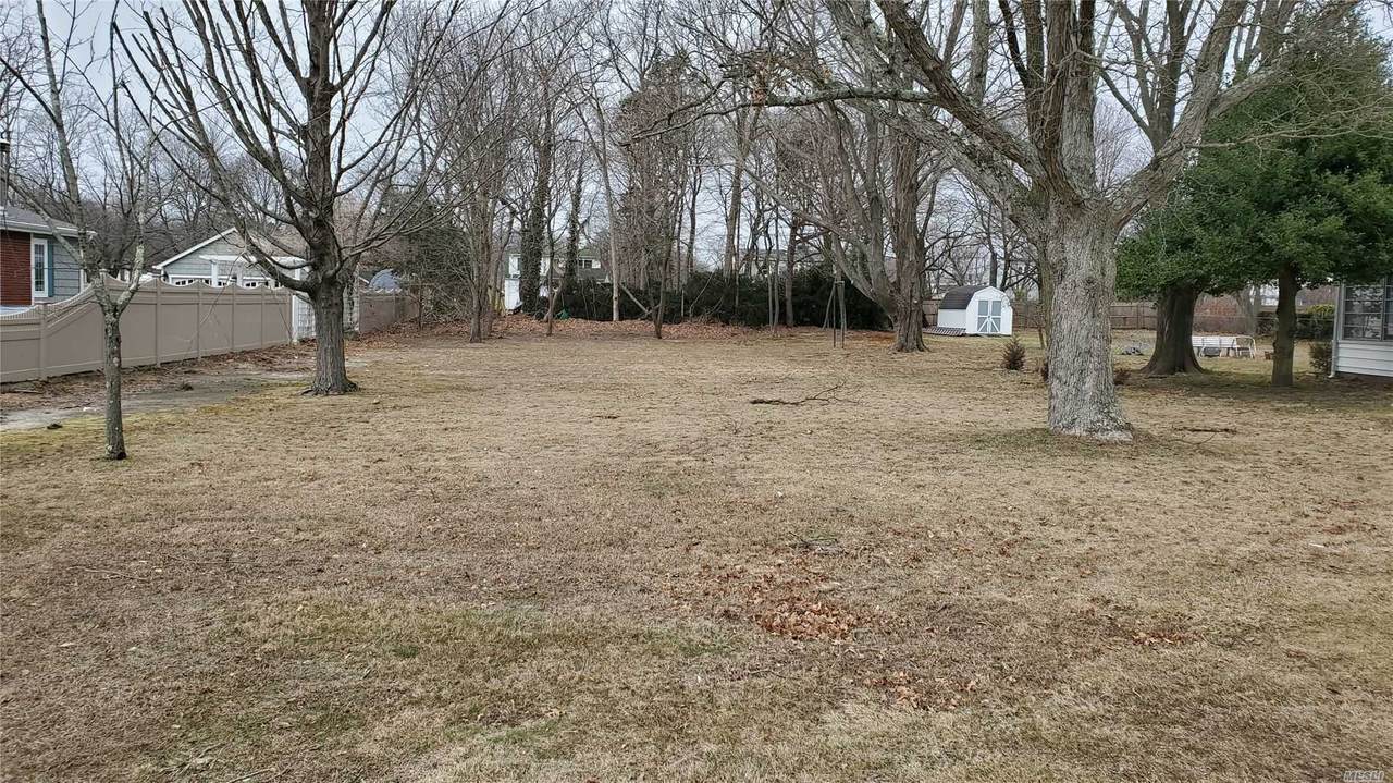 290 Maple Avenue - Photo 1
