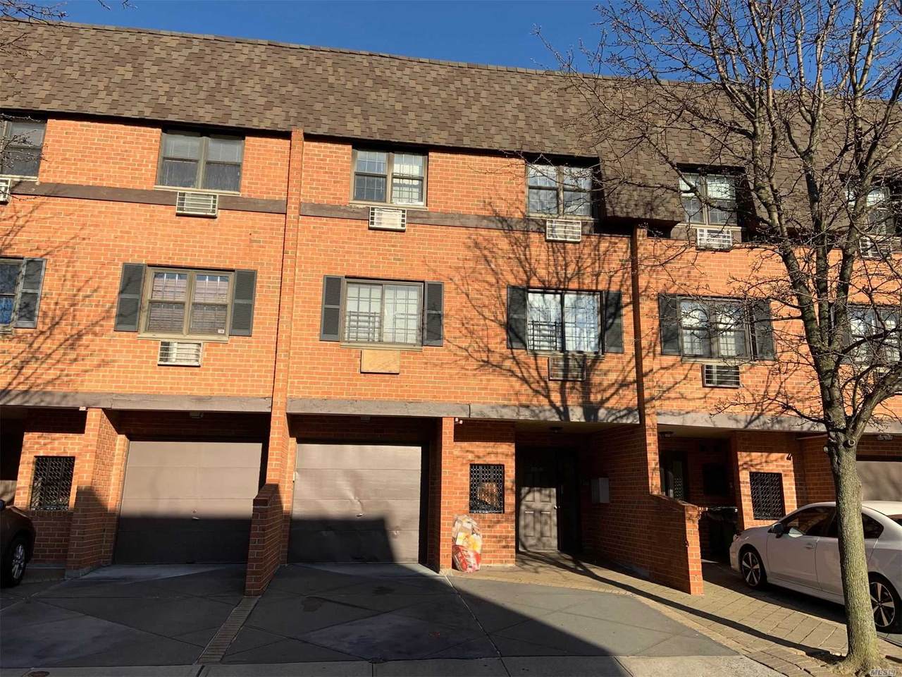 220-82 64 Ave - Photo 1