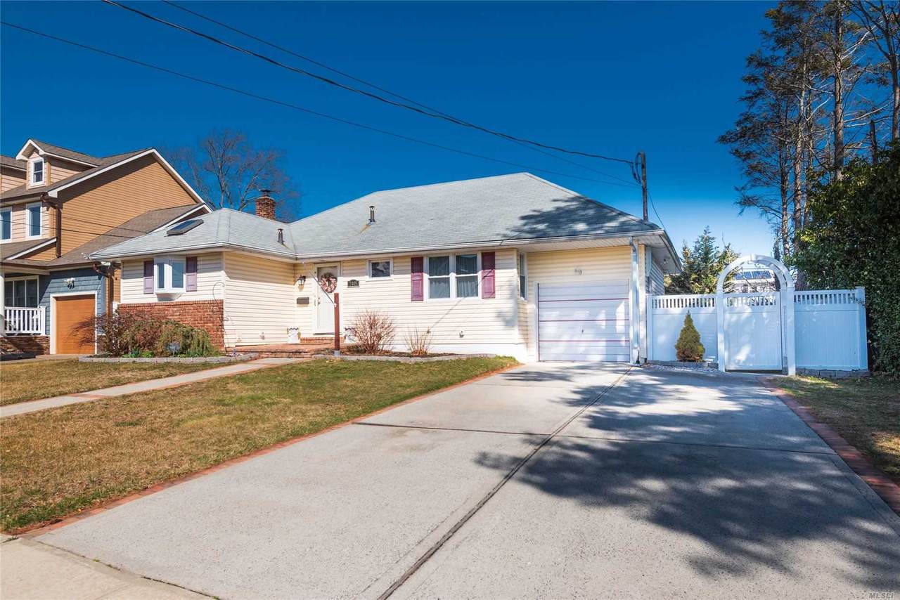 2405 Henry Street - Photo 1