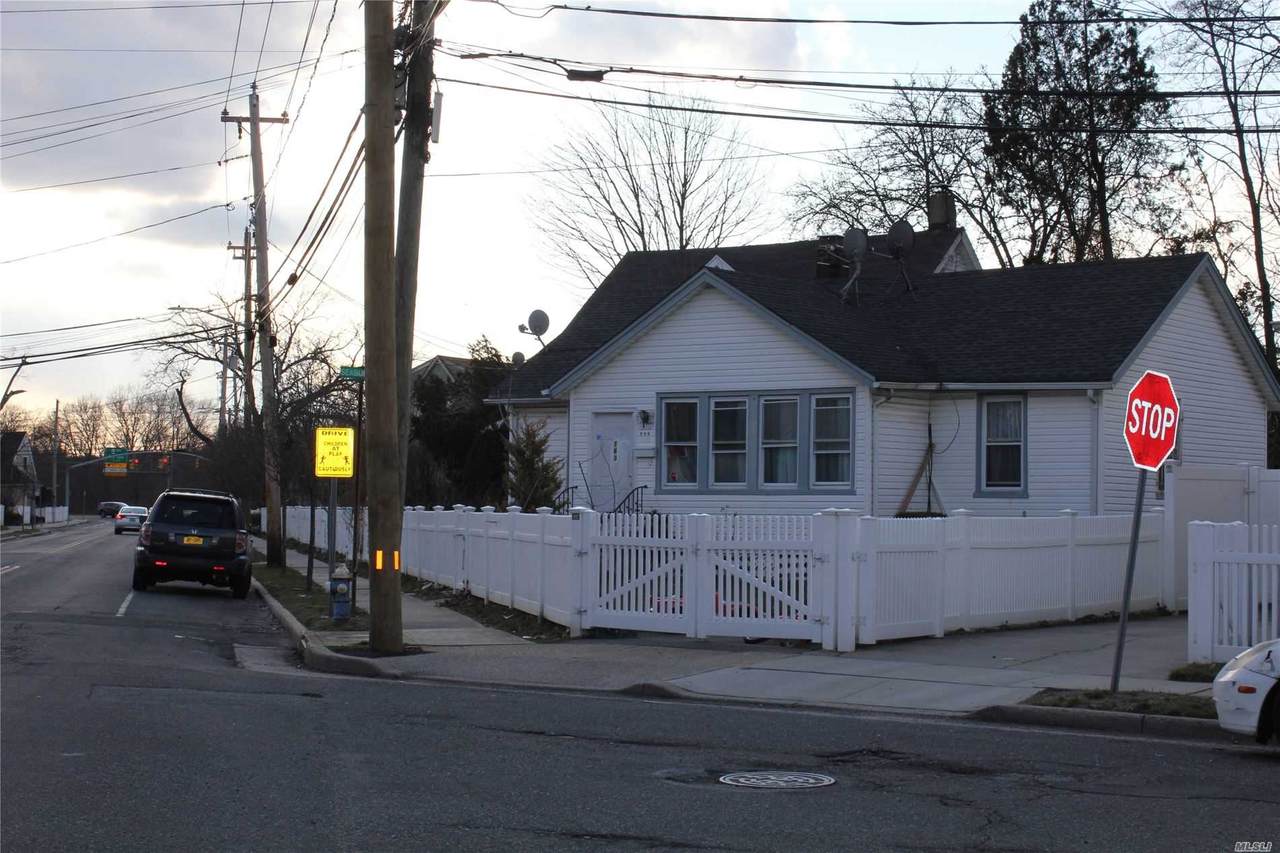 163 Graham Avenue - Photo 1