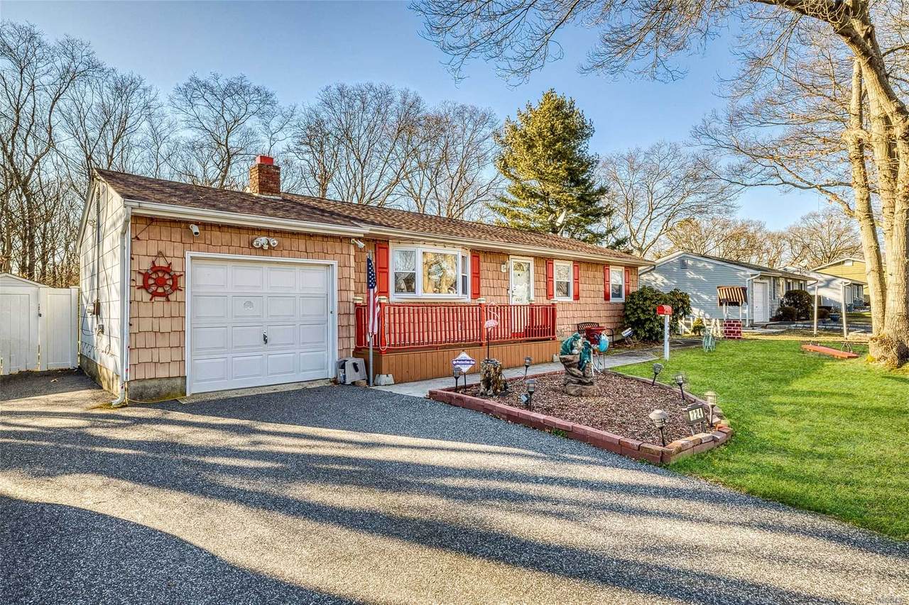 224 Phyllis Drive - Photo 1
