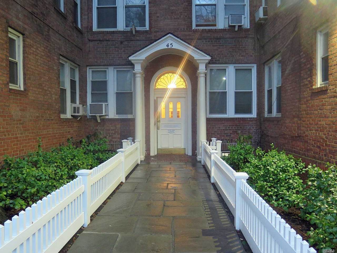 45 Kew Gardens Road - Photo 1
