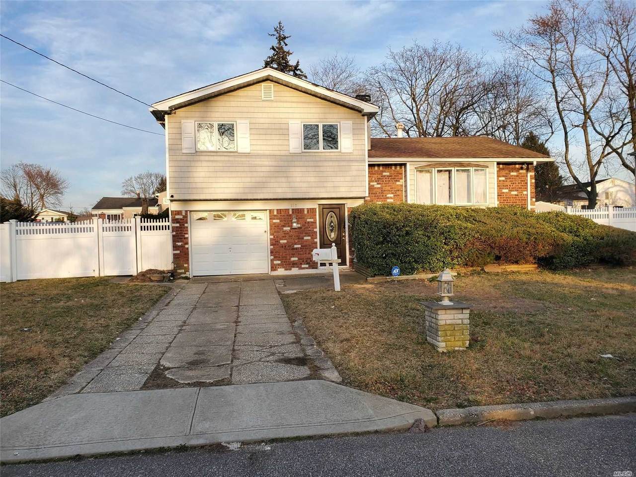 317 20th Street - Photo 1