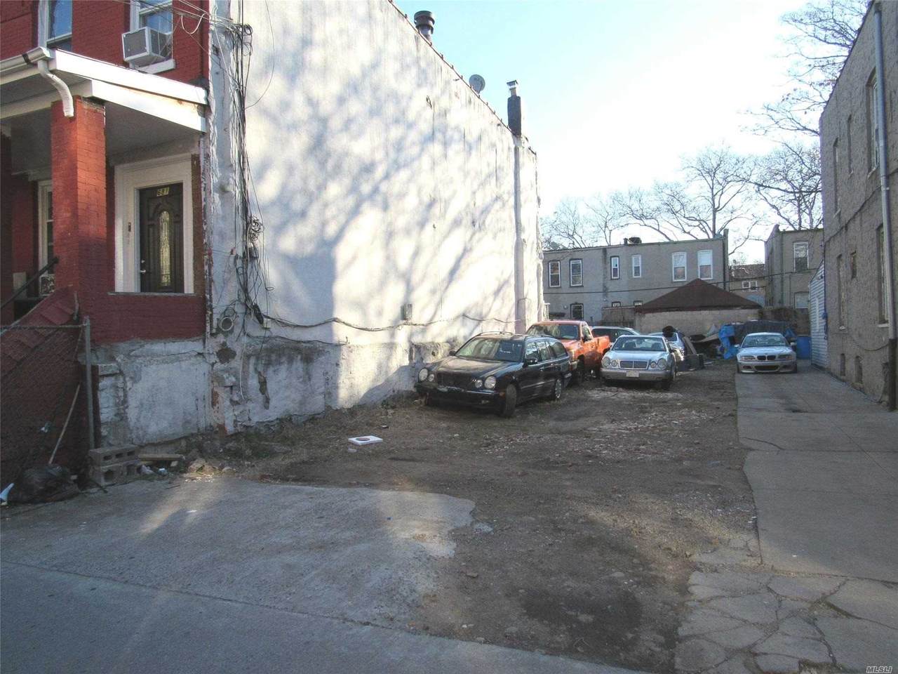 683 Cleveland St - Photo 1