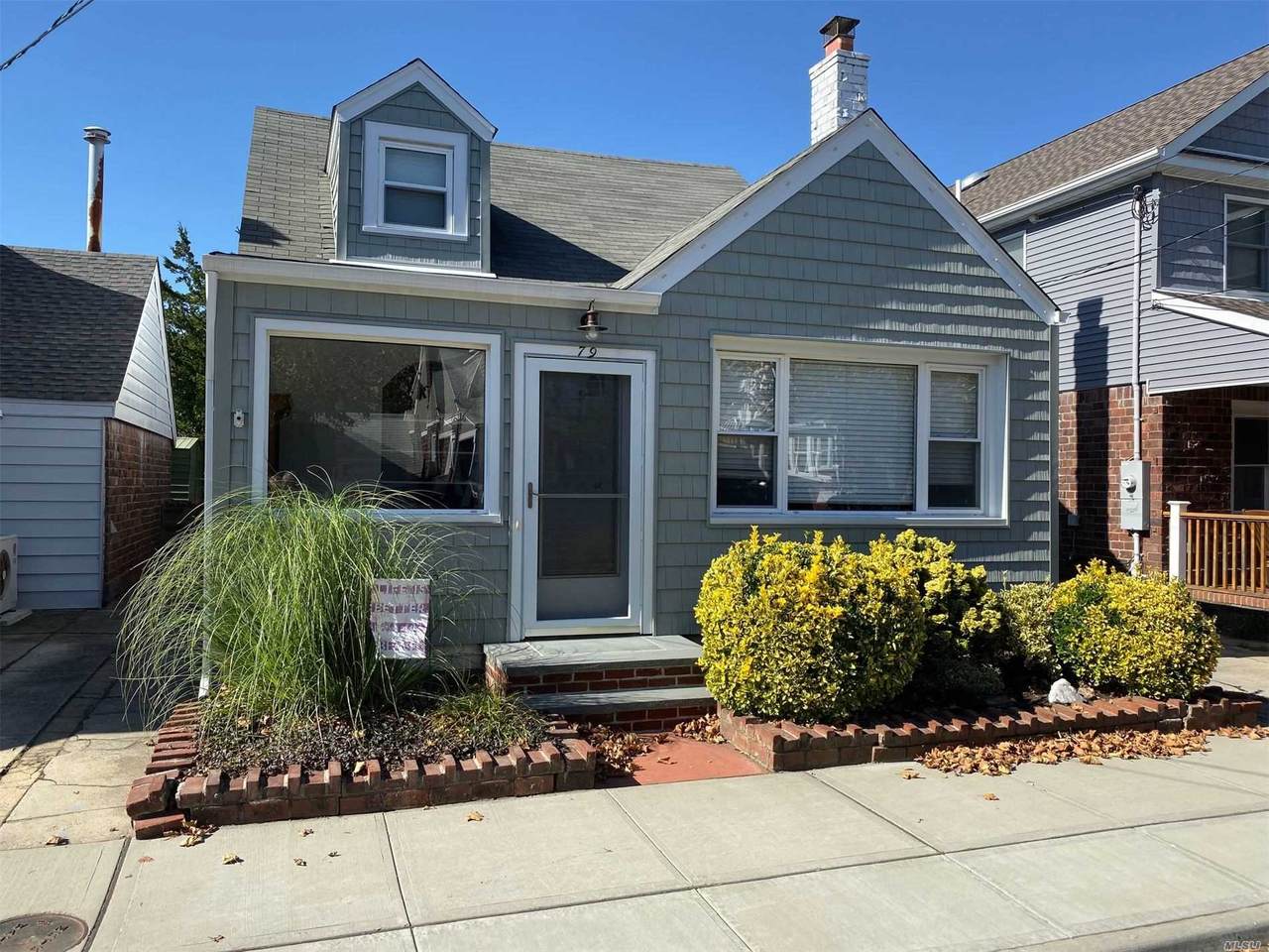 79 Inwood - Photo 1