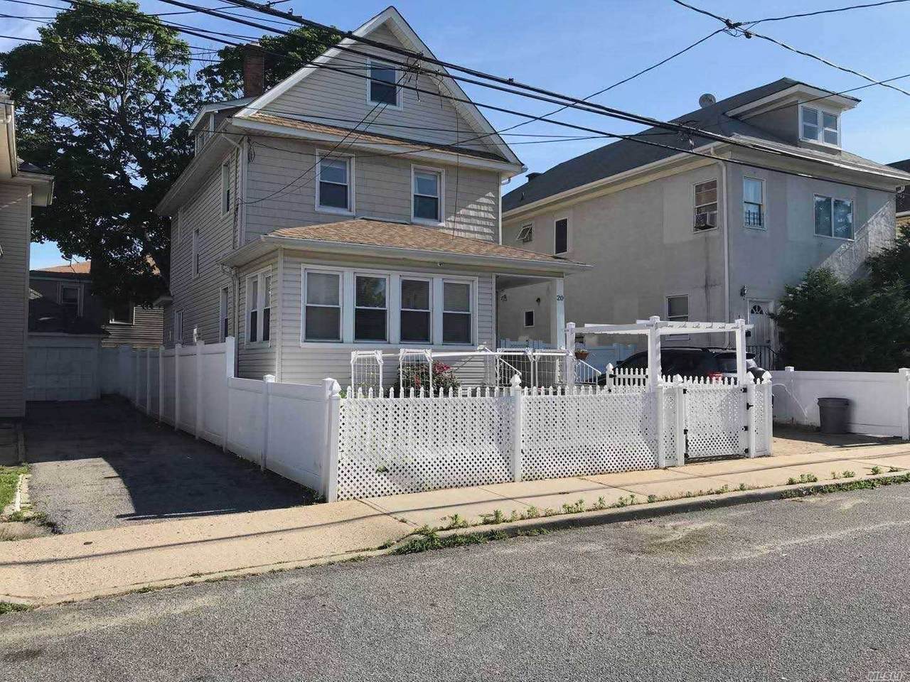 20 Loretta Street - Photo 1
