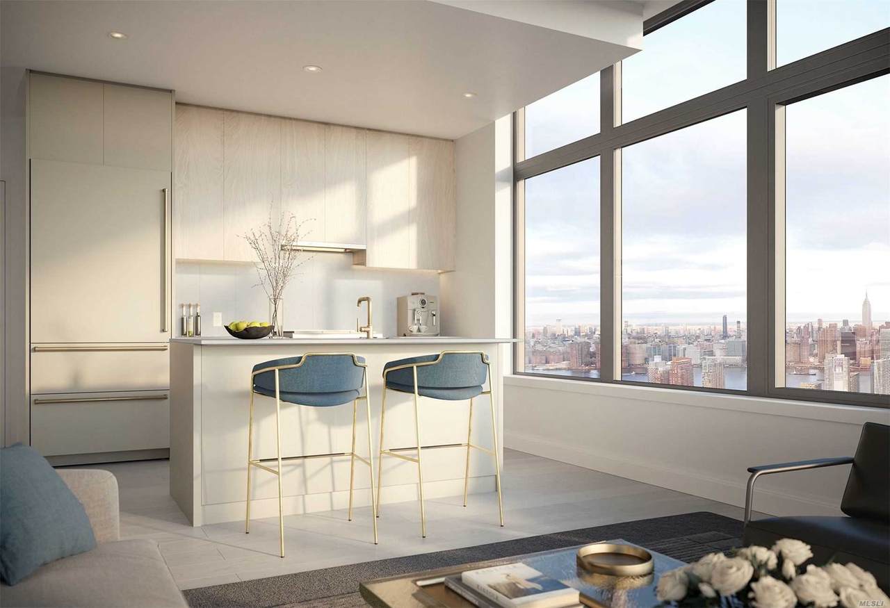 3 Court Square - Photo 1