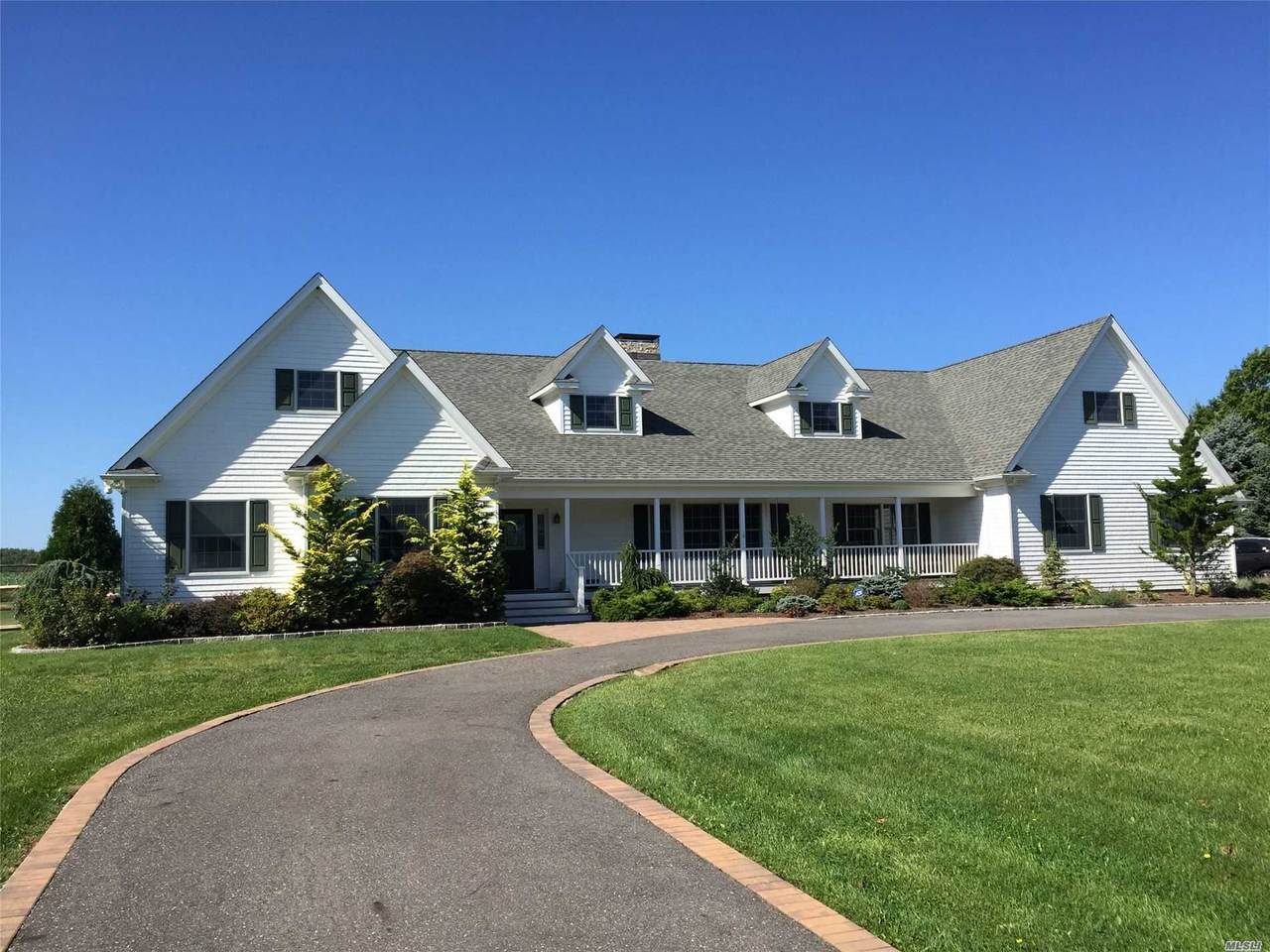 143 Pier Avenue - Photo 1
