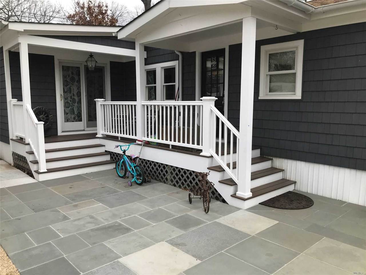 277 Old Country Rd - Photo 1