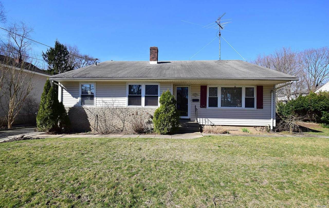 1572 Dewey Ave - Photo 1