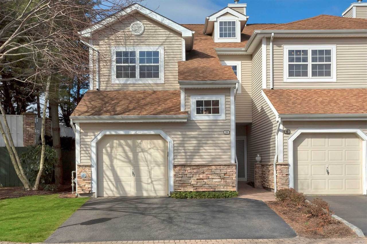 39 Carriage Lane - Photo 1