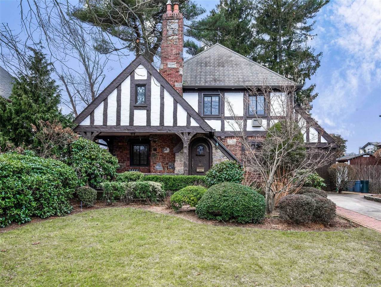 116 Hewlett Avenue - Photo 1