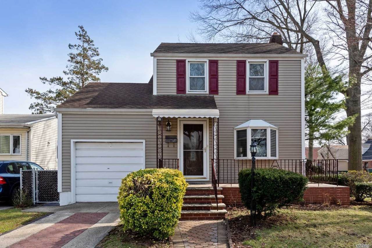 300 Bryant Avenue - Photo 1