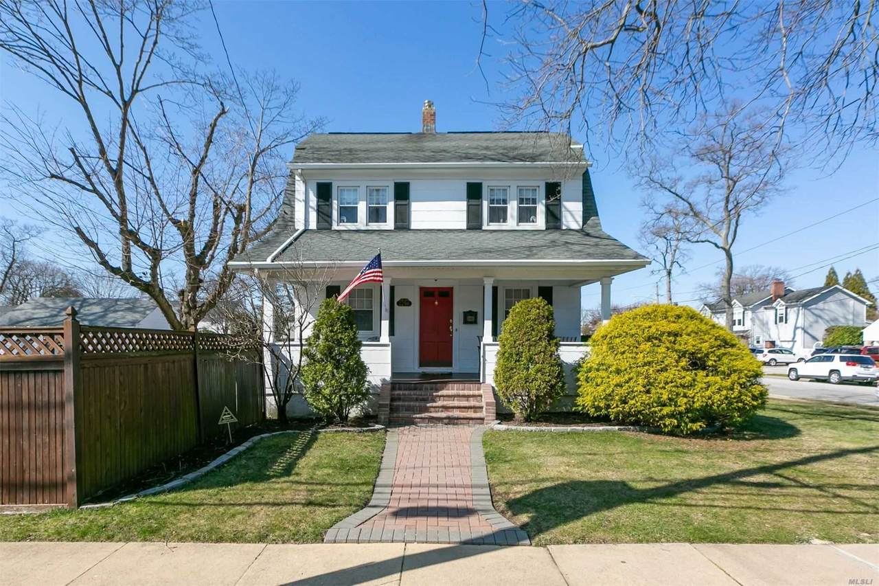 2298 Centre Avenue - Photo 1