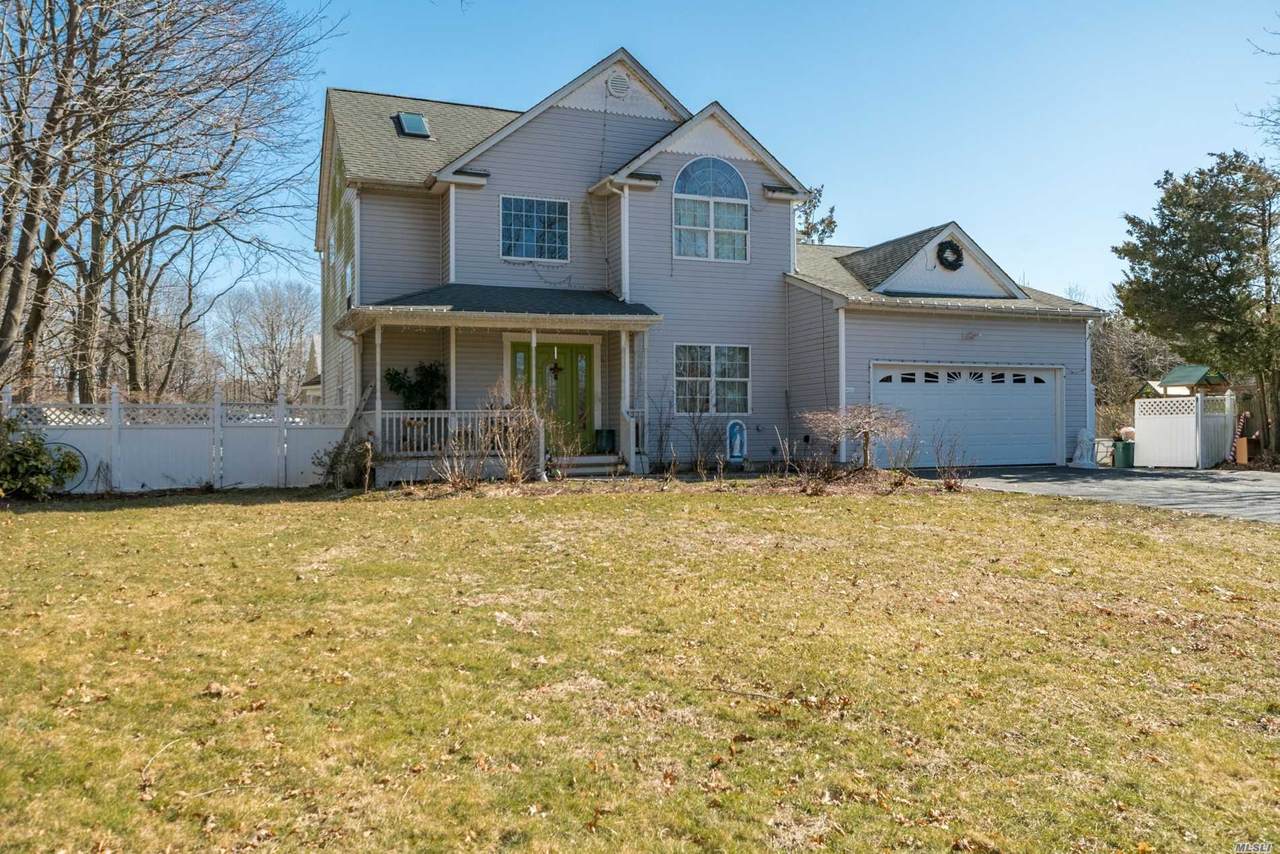 217 Bellport Avenue - Photo 1