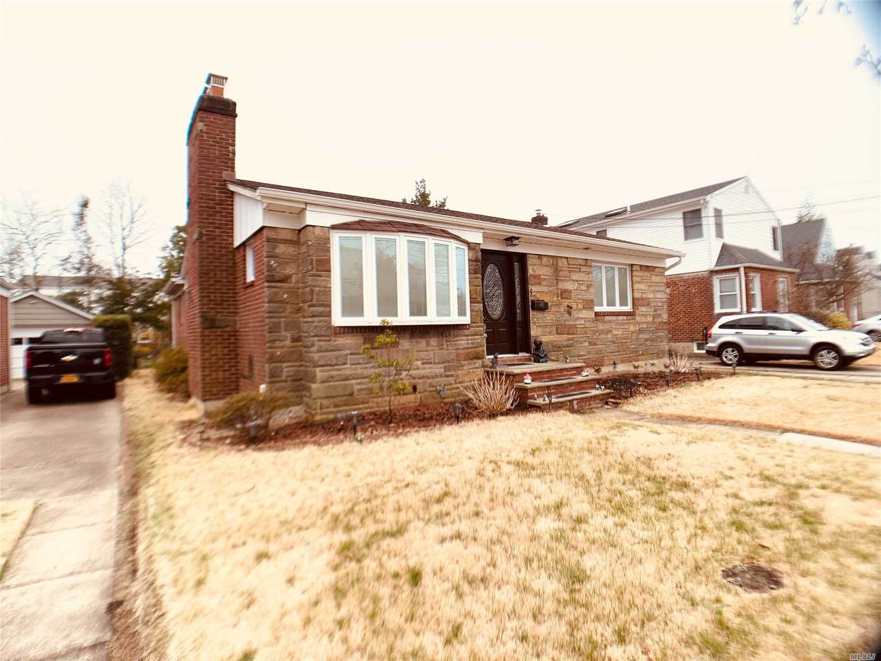 46 Evergreen Avenue - Photo 1